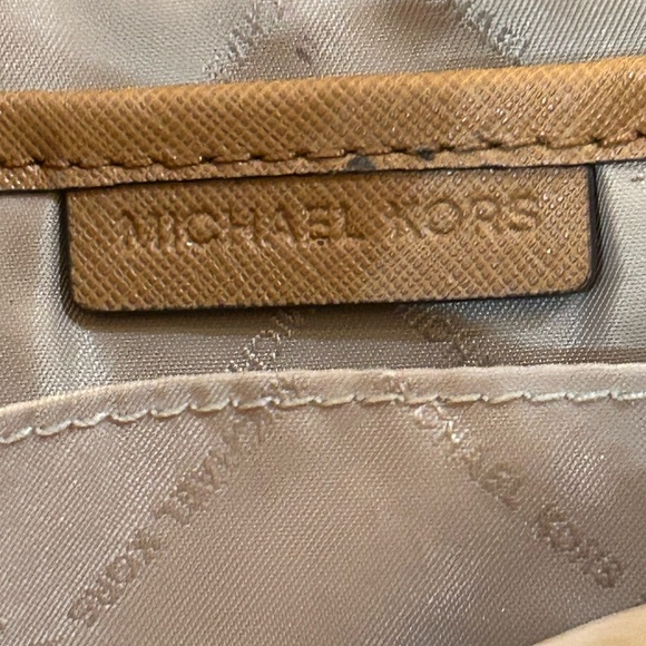 Michael Kors Jet Set monogrammed Logo Crossbody Bag - Picture 16 of 16